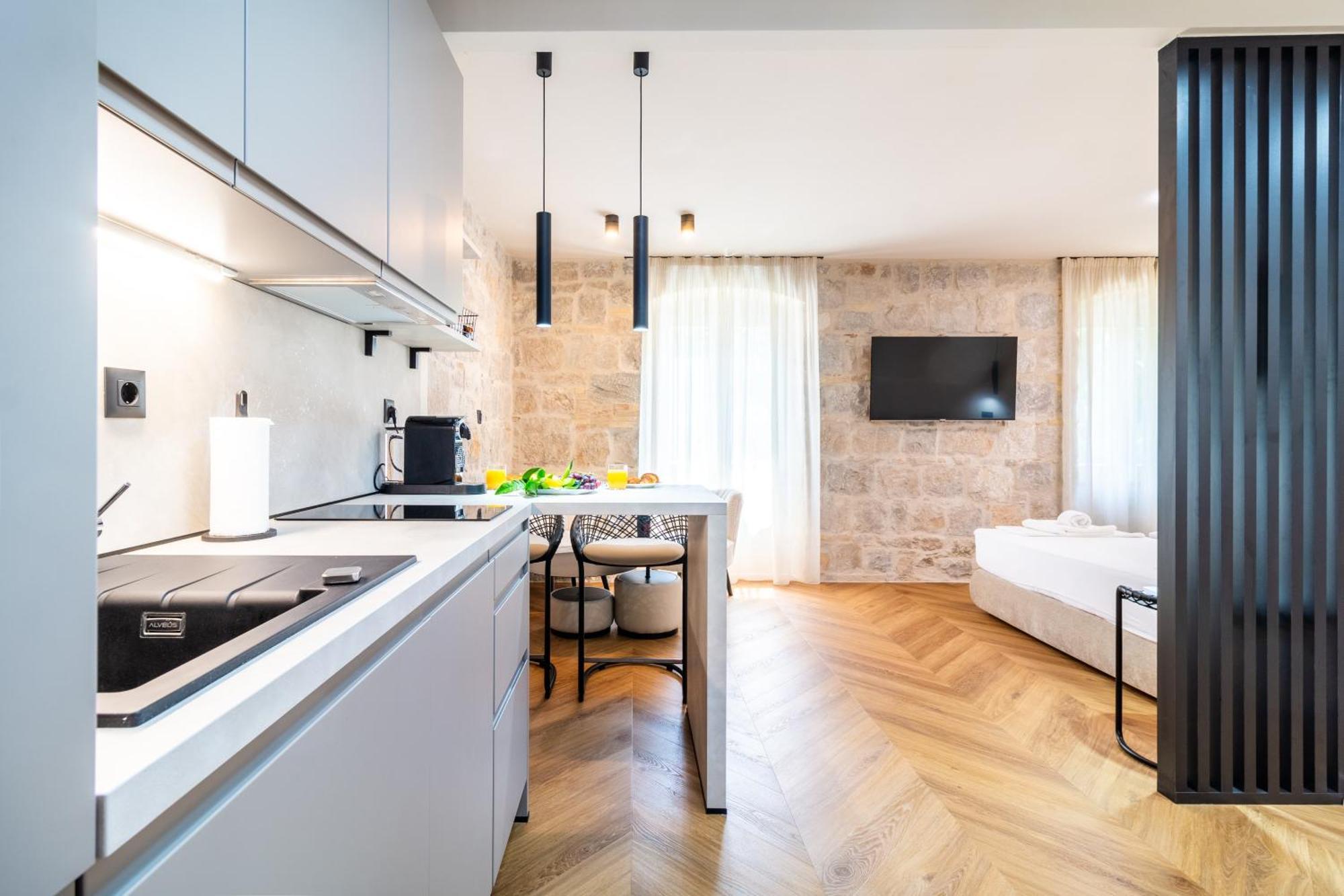 Apartment Centre In Stone House Сплит Экстерьер фото